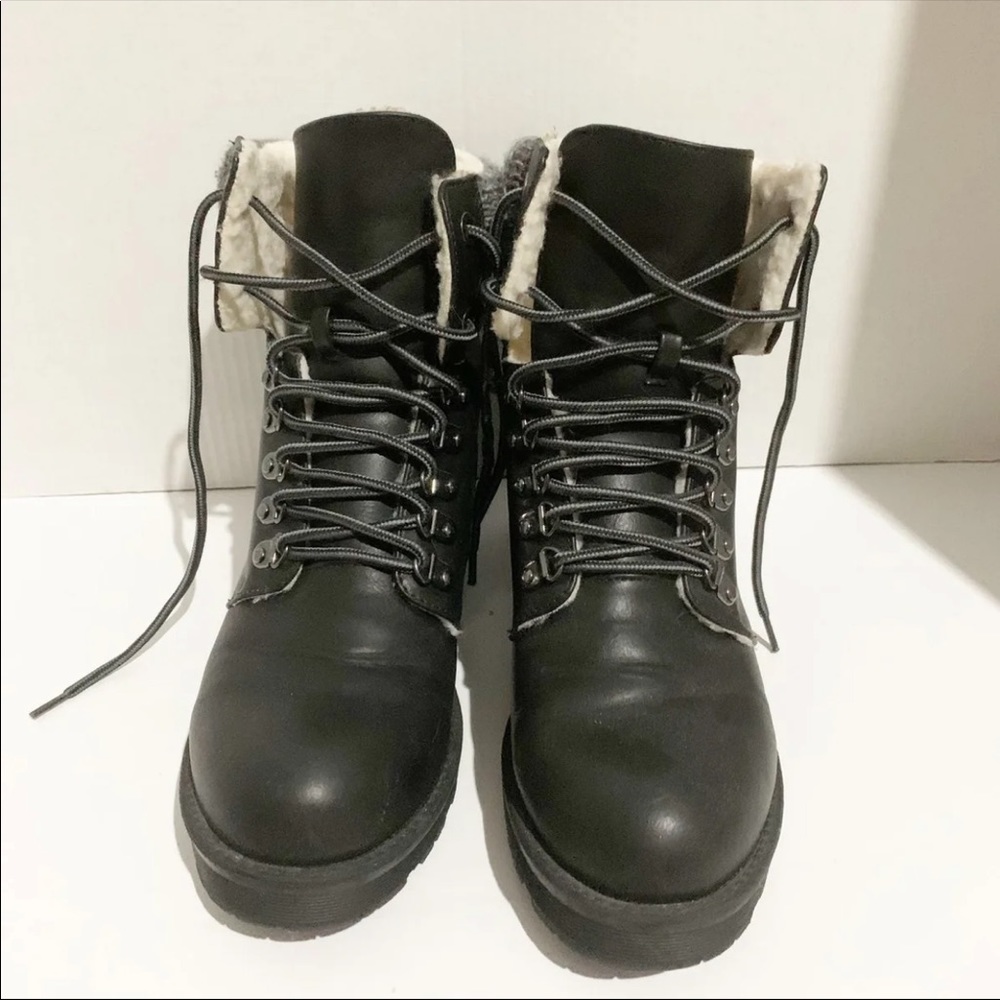 Black women's combat boots size 9